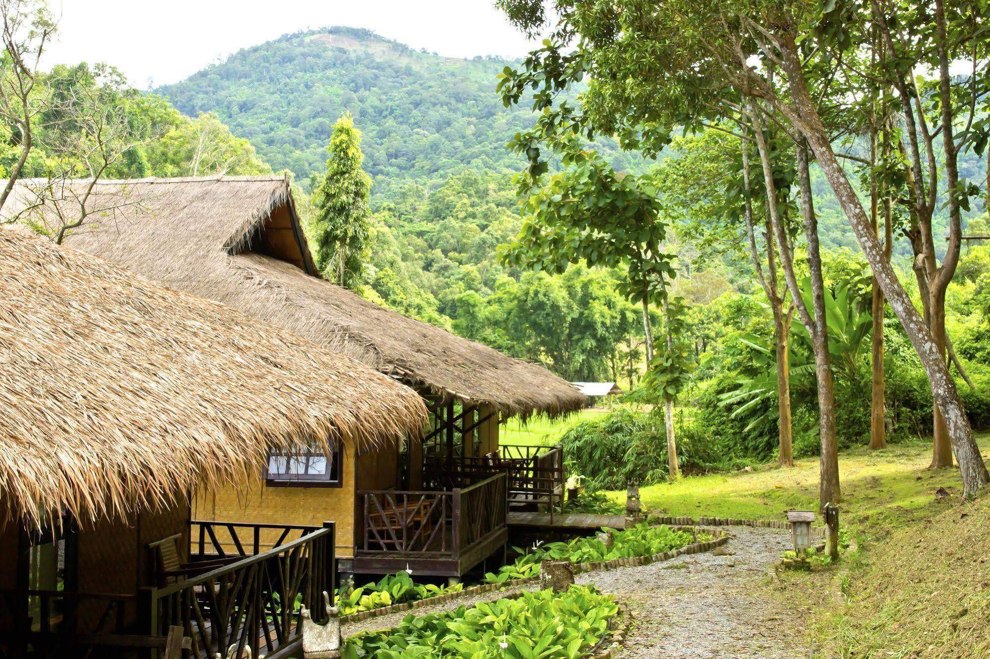 Hmong Hilltribe Lodge Mae Rim Ngoại thất bức ảnh