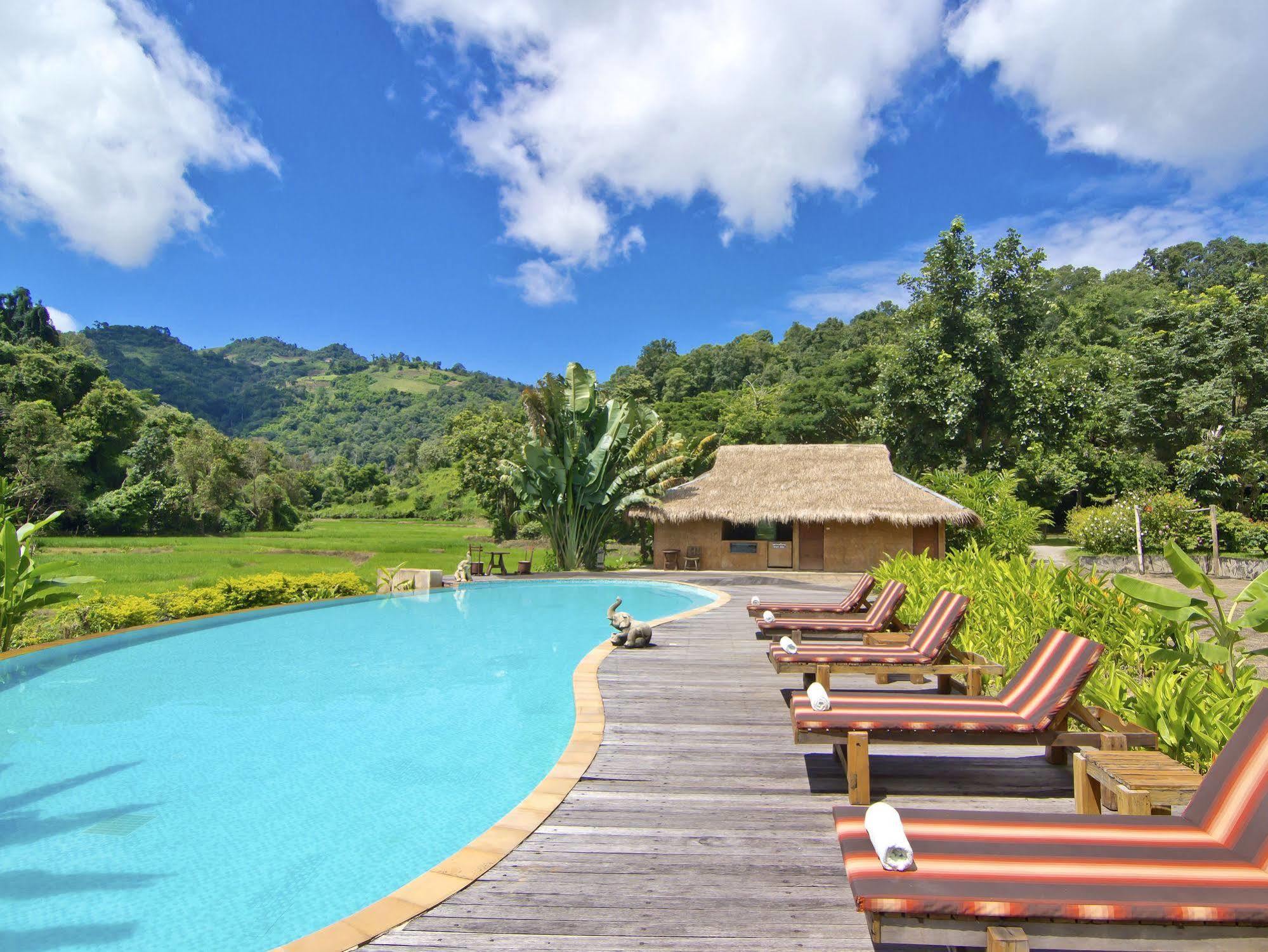 Hmong Hilltribe Lodge Mae Rim Ngoại thất bức ảnh